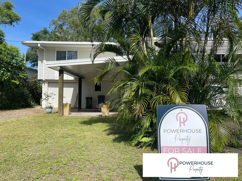 Large Family Home on Absolute Waterfront
