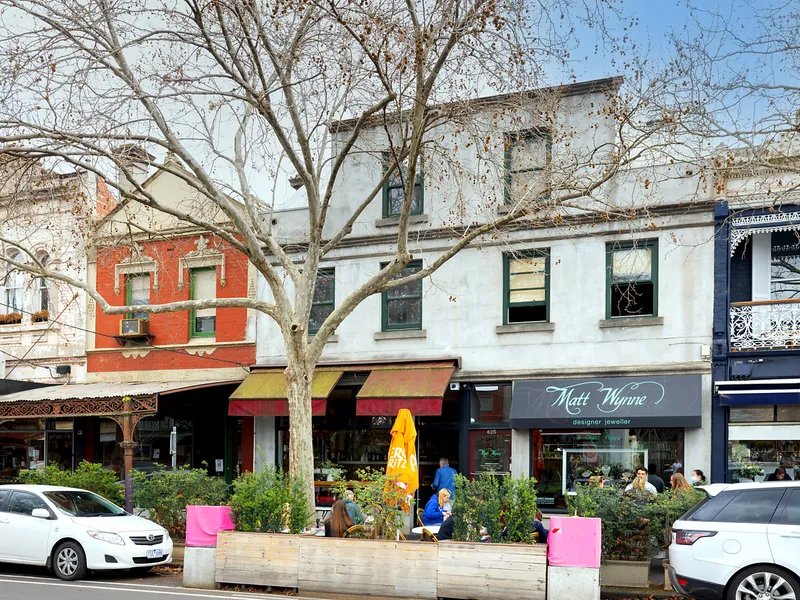 Relaxed, Low Maintenance Living in the Village