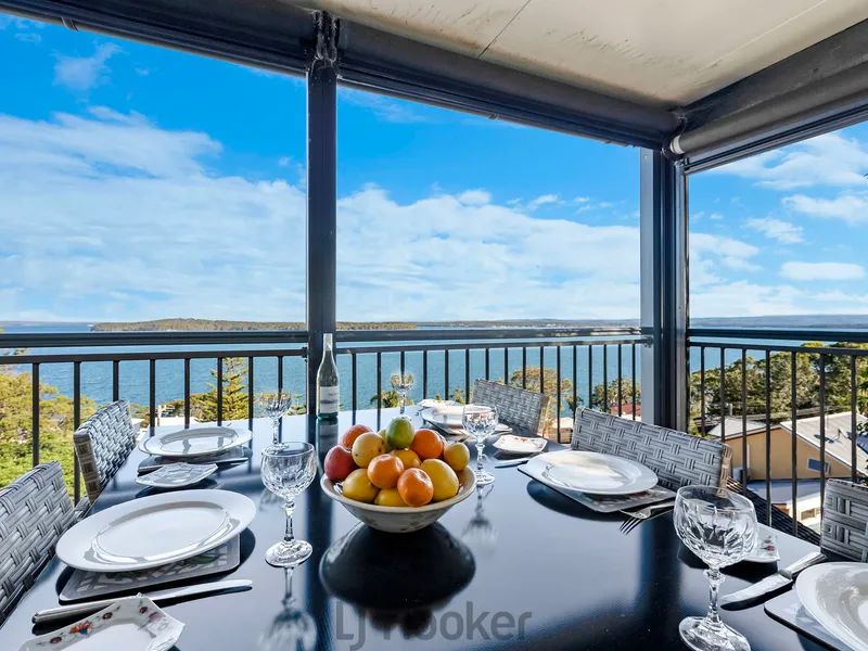 JAW-DROPPING VIEWS OVER LAKE MACQUARIE