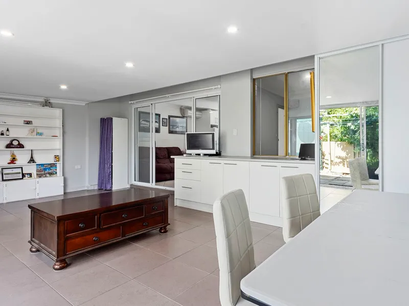 Two bedroom unit with huge extension!