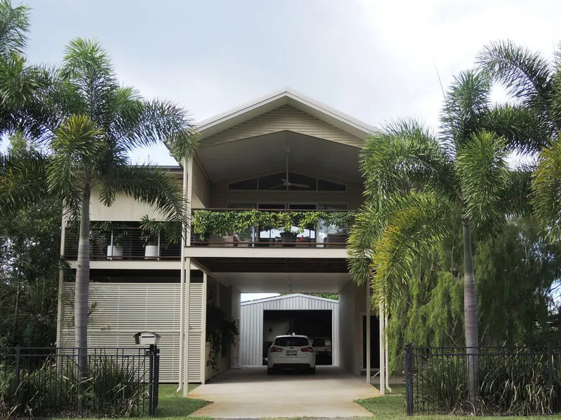 SENSATIONAL CARDWELL RESIDENCE