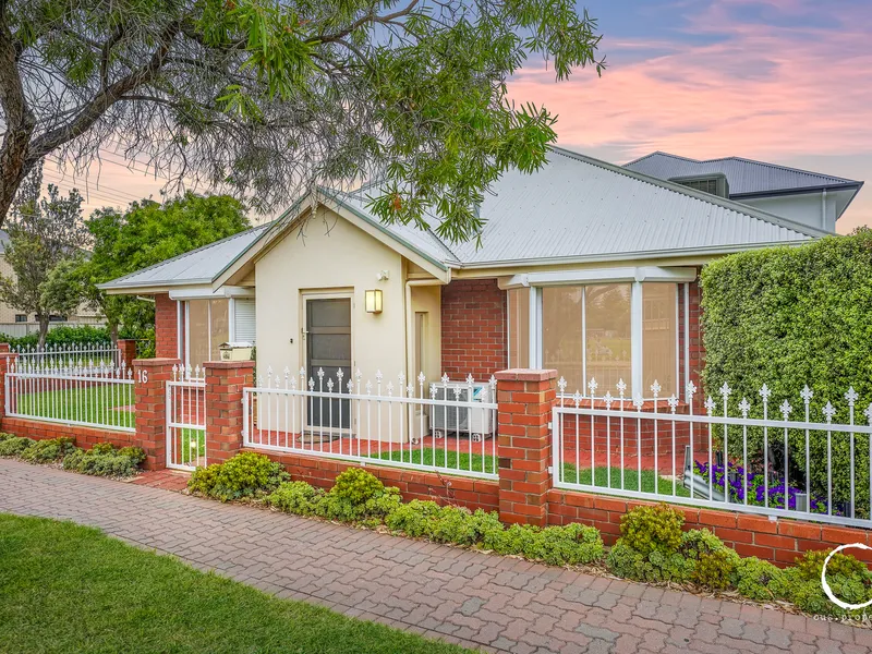 LIGHT, BRIGHT AND SPACIOUS NEAR THE BEACH