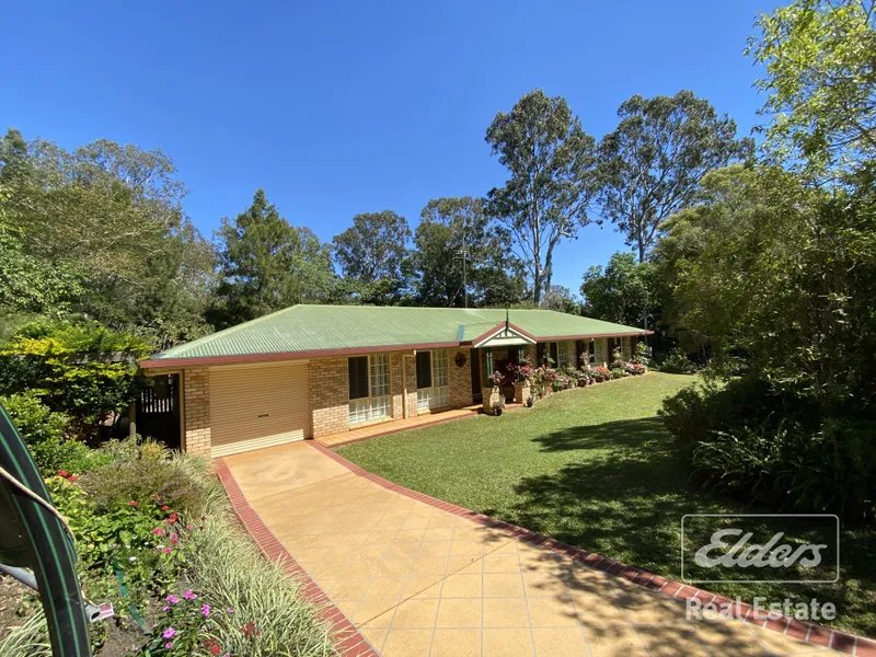 COLOUR ME HAPPY - 1 ACRE WITHIN 9 MINS TO ATHERTON