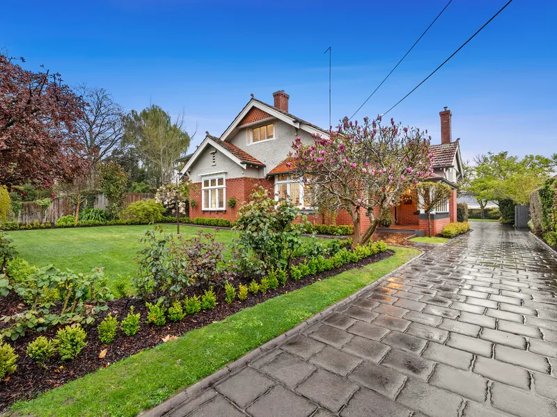 'ALHAYATT' LANDMARK HOME PLUS SELF CONTAINED UNIT IN HOSPITAL PRECINCT