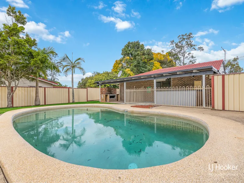 The perfect family home - With a POOL