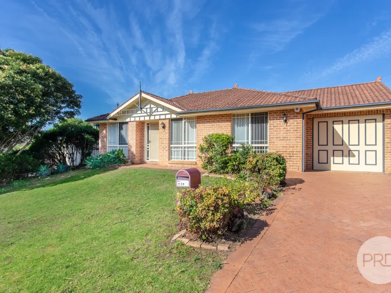 Three bedroom home is conveniently located with-in walking distance to Glenmore Park Shopping Centre