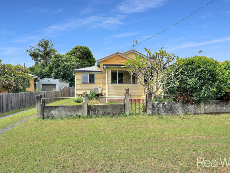 Neat & Tidy Entry Level Home that's just ready to be moved into!