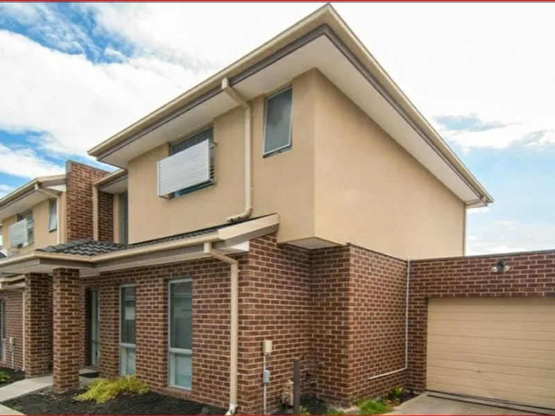 Luxurious Townhouse in Central Noble Park