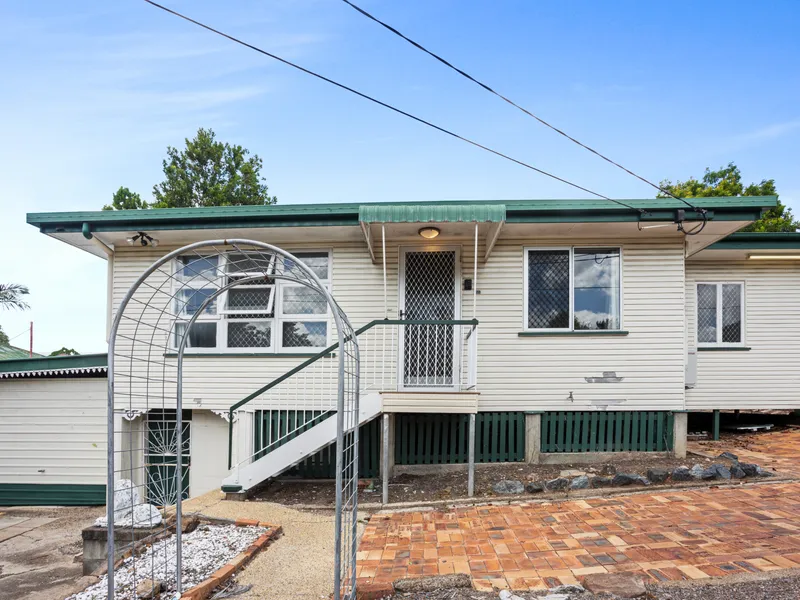 3 BEDROOM COTTAGE CLOSE TO SCHOOLS AND BRASSALL SHOPPING CENTRE