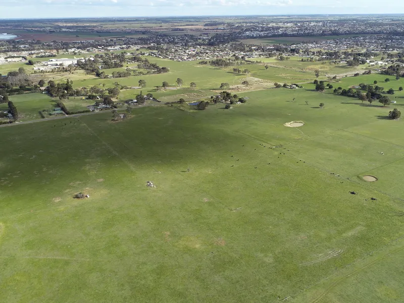 WONDERFULLY LOCATED ACREAGE OPPORTUNITY