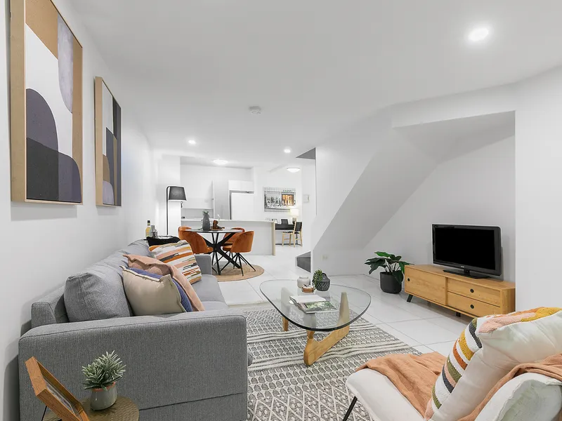 Modern dual level apartment for relaxed inner city living