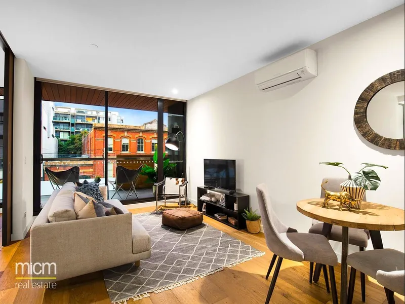 Spacious Unfurnished Two Bedroom Apartment Seconds to Lygon Street