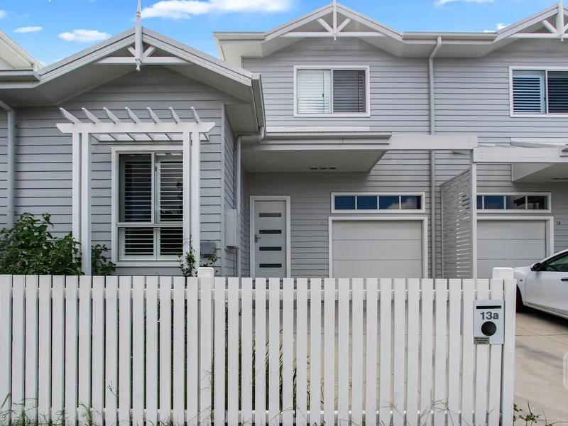Oversize Townhouse