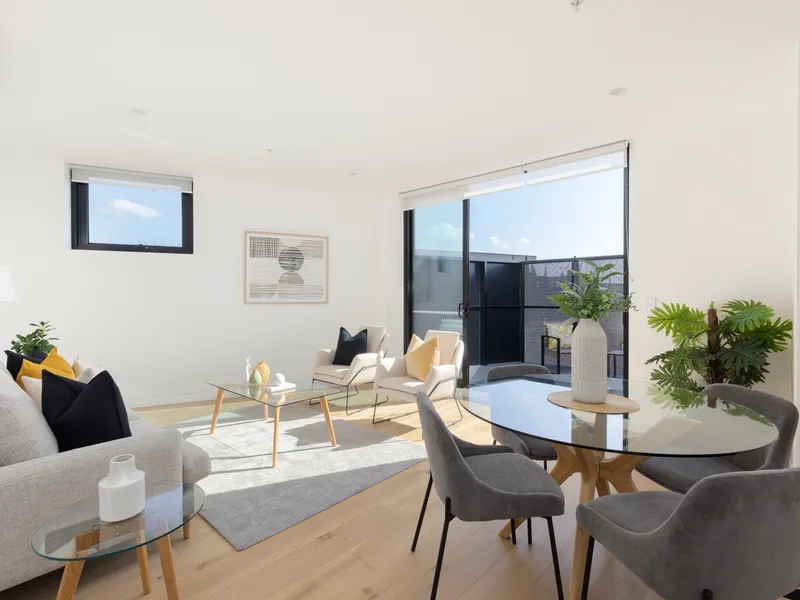 Contemporary brand new 3 bedroom apartment