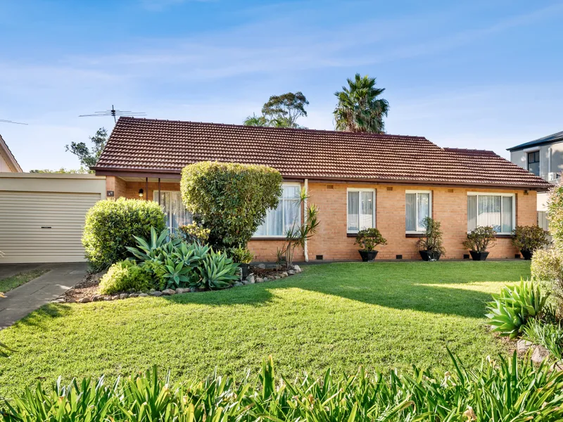 Live the Linear Park lifestyle in this charming residence situated in a city fringe location.