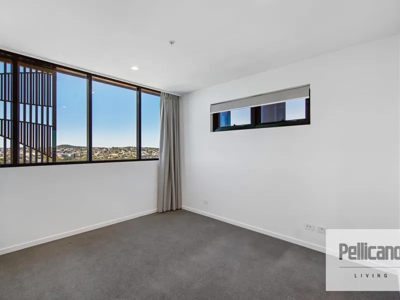 Stylish 2-Bedroom Apartment with Parking in Woolloongabba!