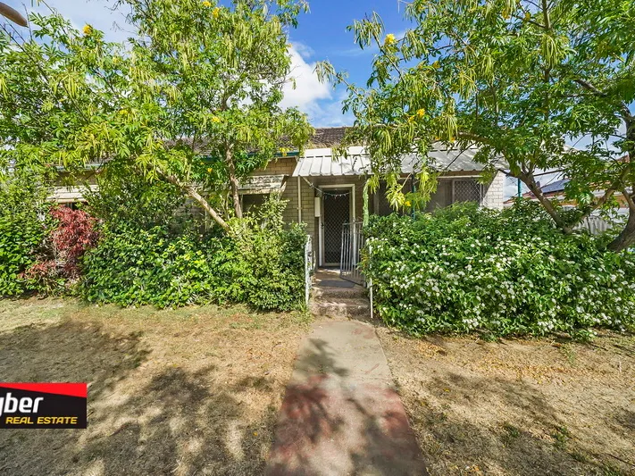 INVESTMENT OPPORTUNITY - SUB-DIVIDABLE BLOCK WITH A HOME