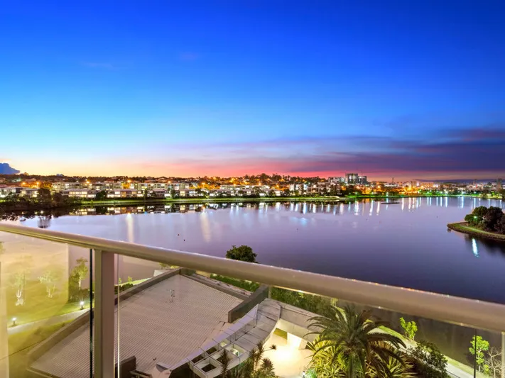 Spectacular Waterfront Living