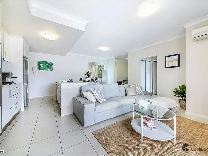Centrally Located Apartment in Mermaid Beach