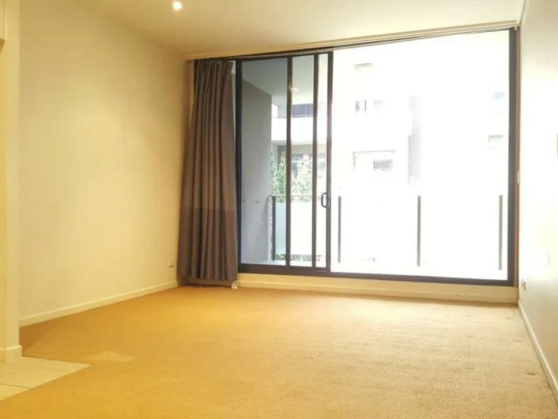 Location Location - Ground Floor Home + Second Room / Study / Office