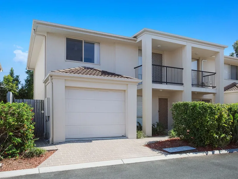 GORGEOUS TOWNHOUSE FOR SALE IN OUTSTANDING LOCATION