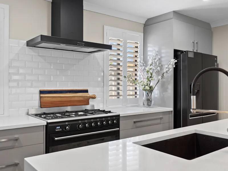 BEAUTIFUL FAMILY HOME OFFERING AN AMAZING COASTAL LIFESTYLE!