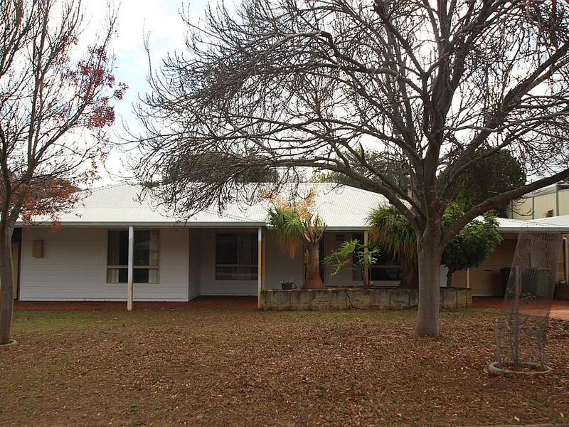 Prime Seaside Location!