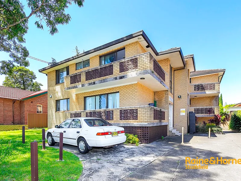 Fully renovated 3 bedroom unit close to all ammenities