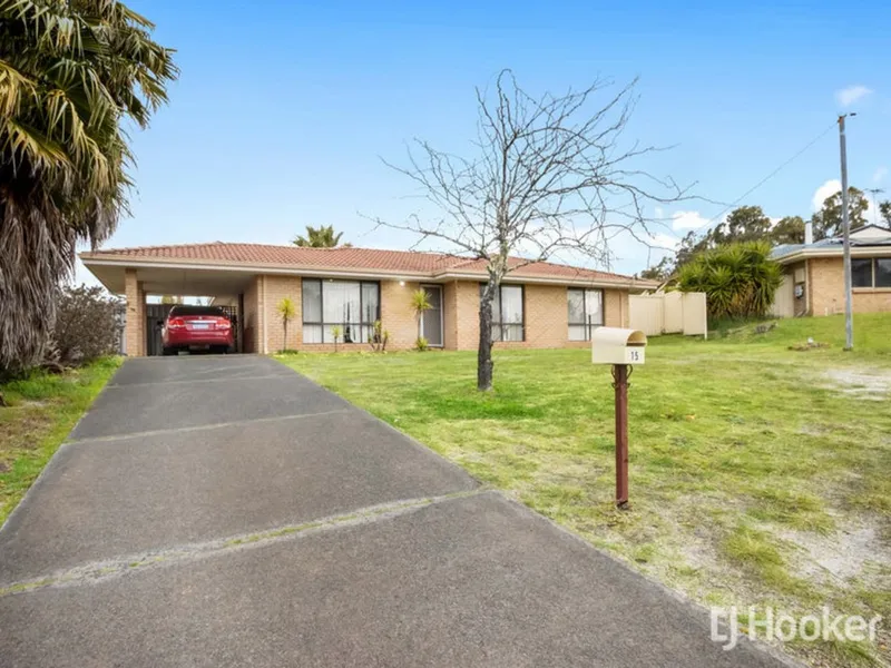 Good sized family home in Wellington Heights!