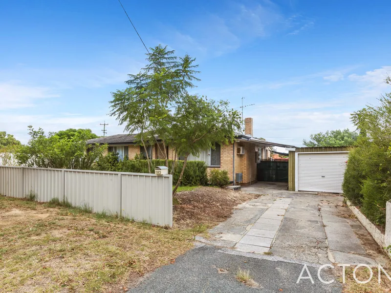 CORNER LOT WITH 250m2 PARCEL READY TO DIVIDE!