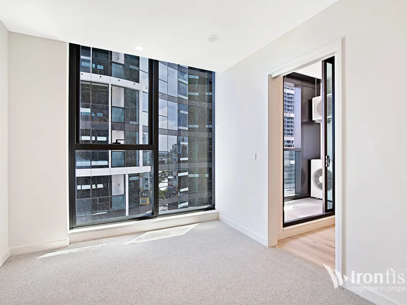 Safest Building in CBD with 24 hours concierge!