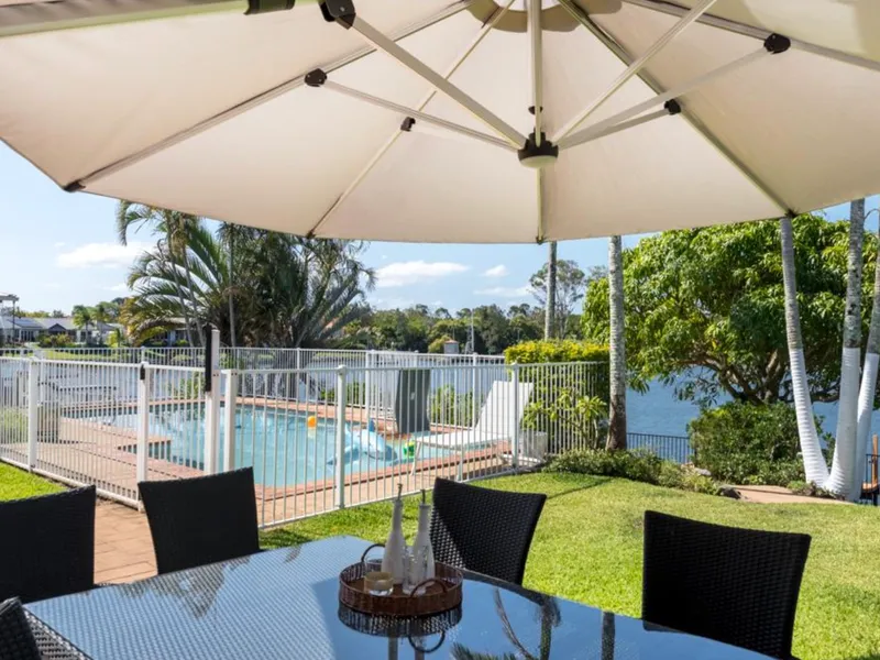 Luxurious Four Bedroom Home in Helensvale!