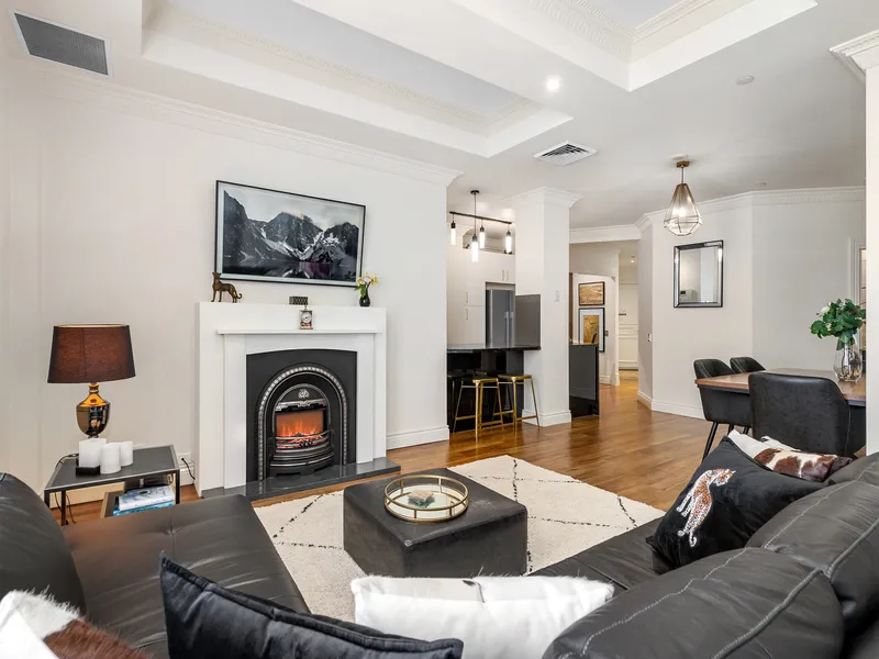 Stunning NY Style Executive CBD Apartment - Reside or Invest