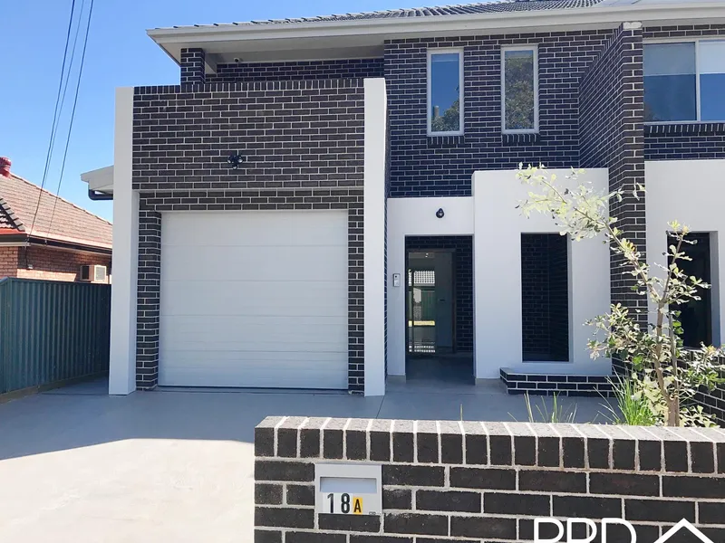 RARE 4 BEDROOM DUPLEX + 2 BEDROOM GRANNY FLAT