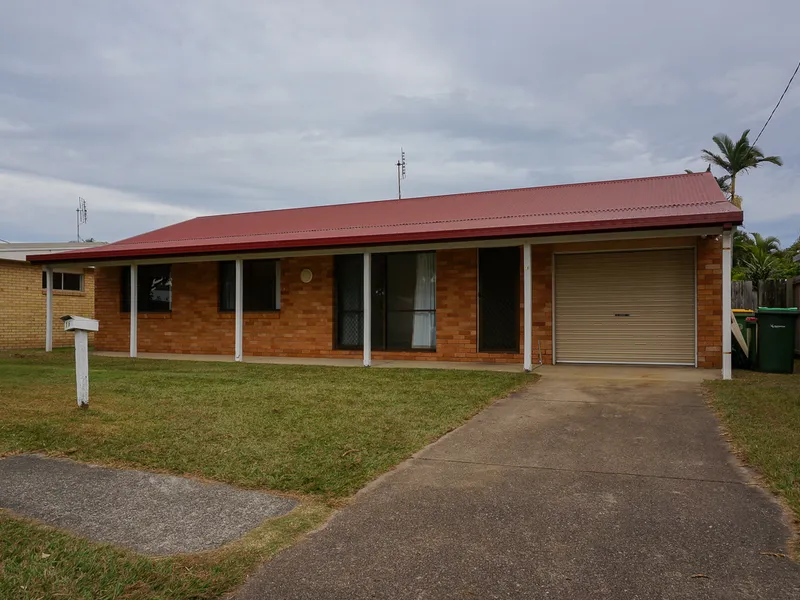 Beachside Buddina - 10 Rooftops to the beach!