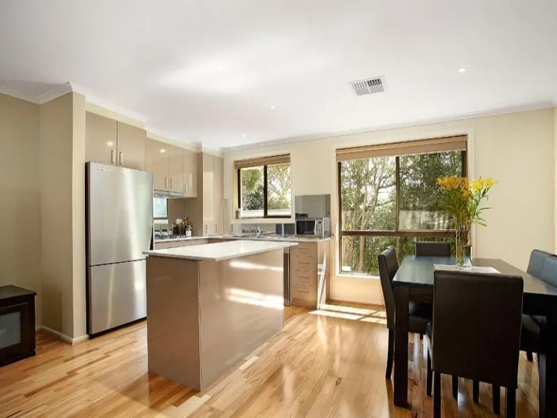 LIGHT AND BRIGHT - OPEN PLAN LIVING WITH COURTYARD