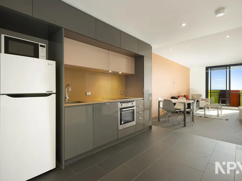 Furnished Two-Bedrooms Two-Bathrooms Apartment In Swanston Square!