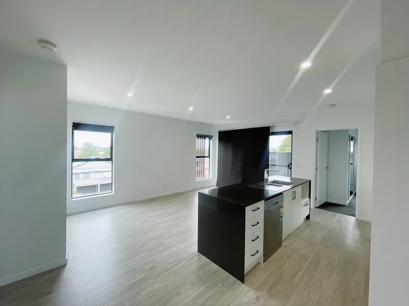 Two-Bedroom ，two bathroom unfurnished Residential Apartment