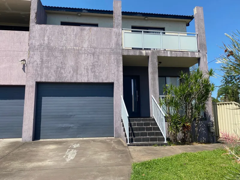 SPACIOUS 5 BEDROOM DUPLEX