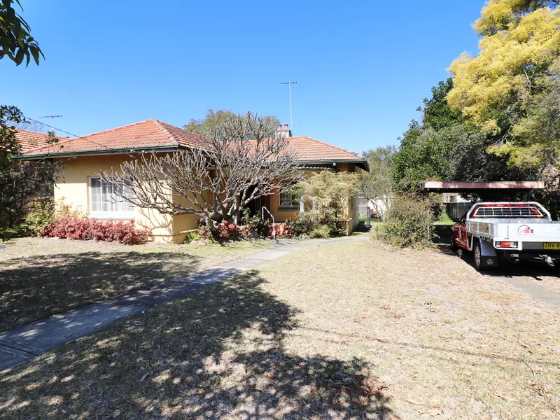 Huge Block 20M Front Walk To Station