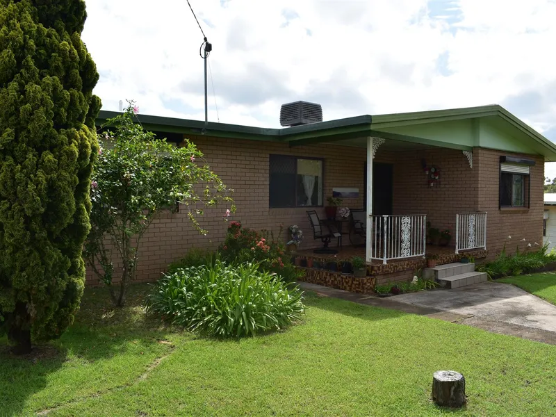 Lovely family home with rural views and central location!!