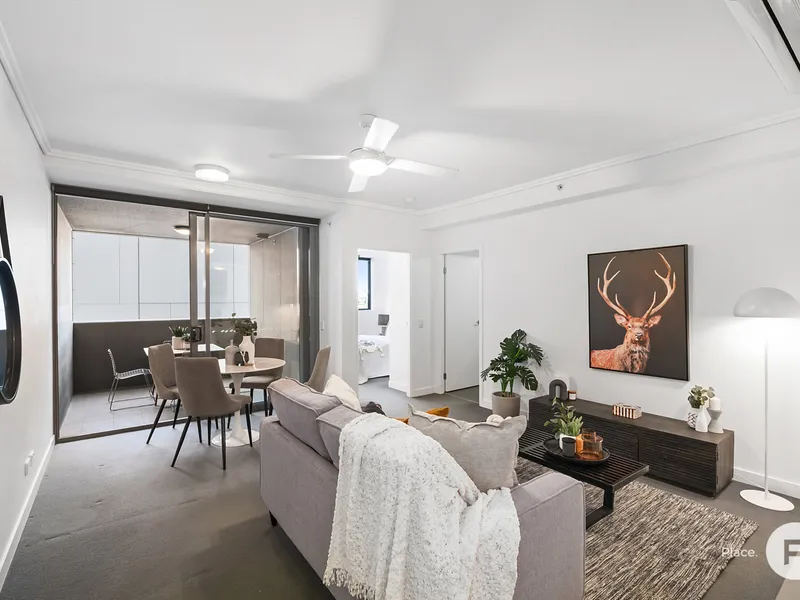 Fantastic one-bedroom apartment, adjacent to James Street
