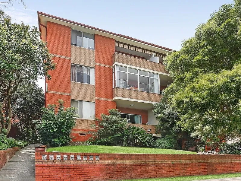 Full brick 2 bedroom apartment 