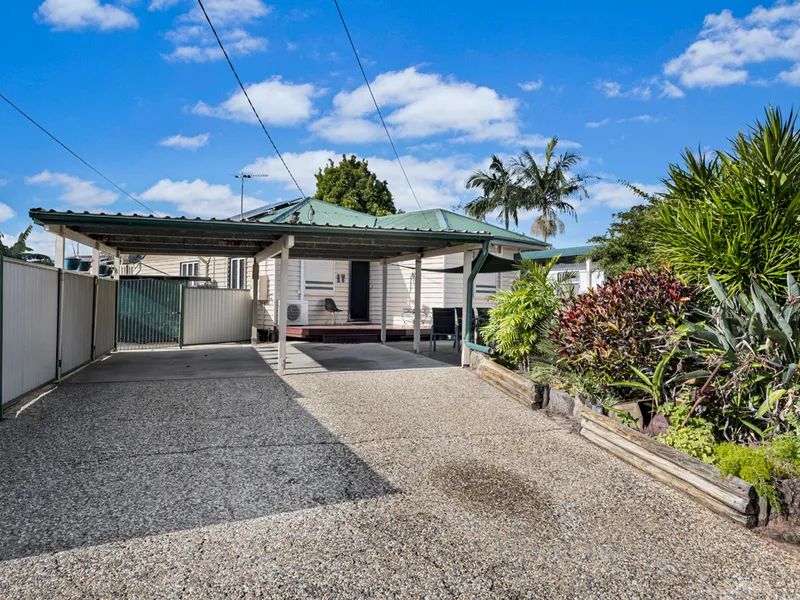 BEAUTIFULLY PRESENTED LOWSET HOME IN BRAY PARK