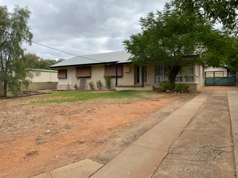 4-Bedroom House with Stylish Upgrades and a Modern Bathroom