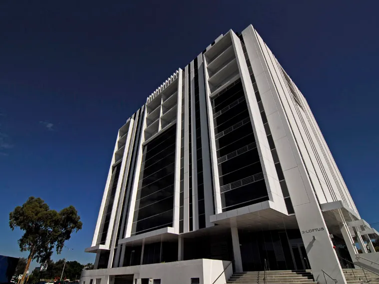 SUPERBLY APPOINTED EXECUTIVE STYLE APARTMENT