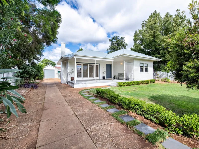 Immaculate Renovated Cottage