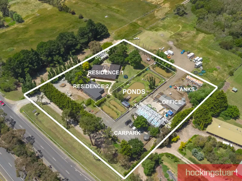 The Perfect Blend of Lifestyle, Business and Family Harmony on over 8700m2!