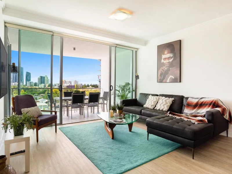 Renovated 2 Bedroom Unit with Expansive Views to the Ocean