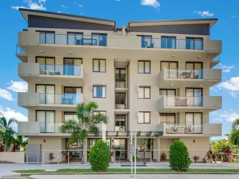 INNER CITY APARTMENT WITH VIEWS